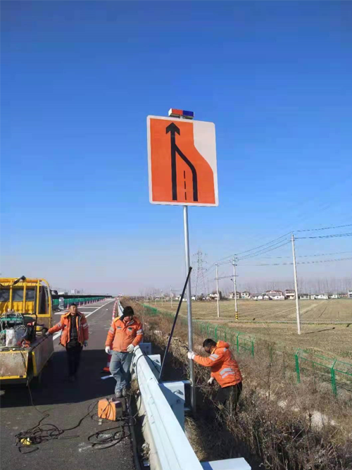 高速道路標牌安裝